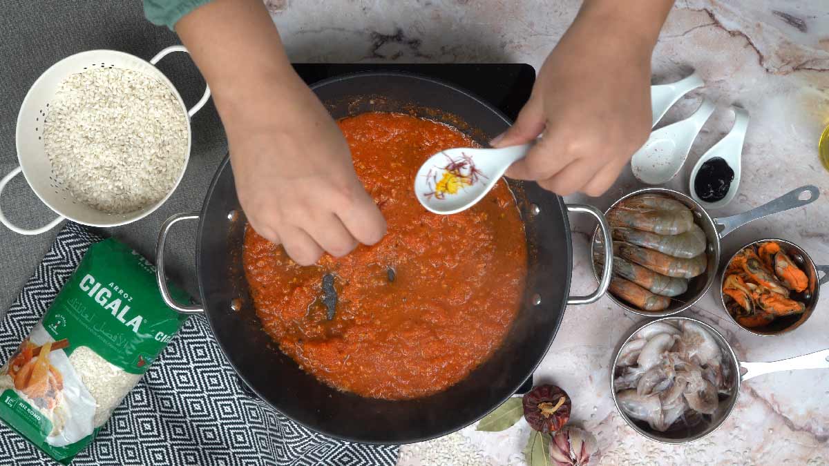 paella Negra: Préparation du sofrito