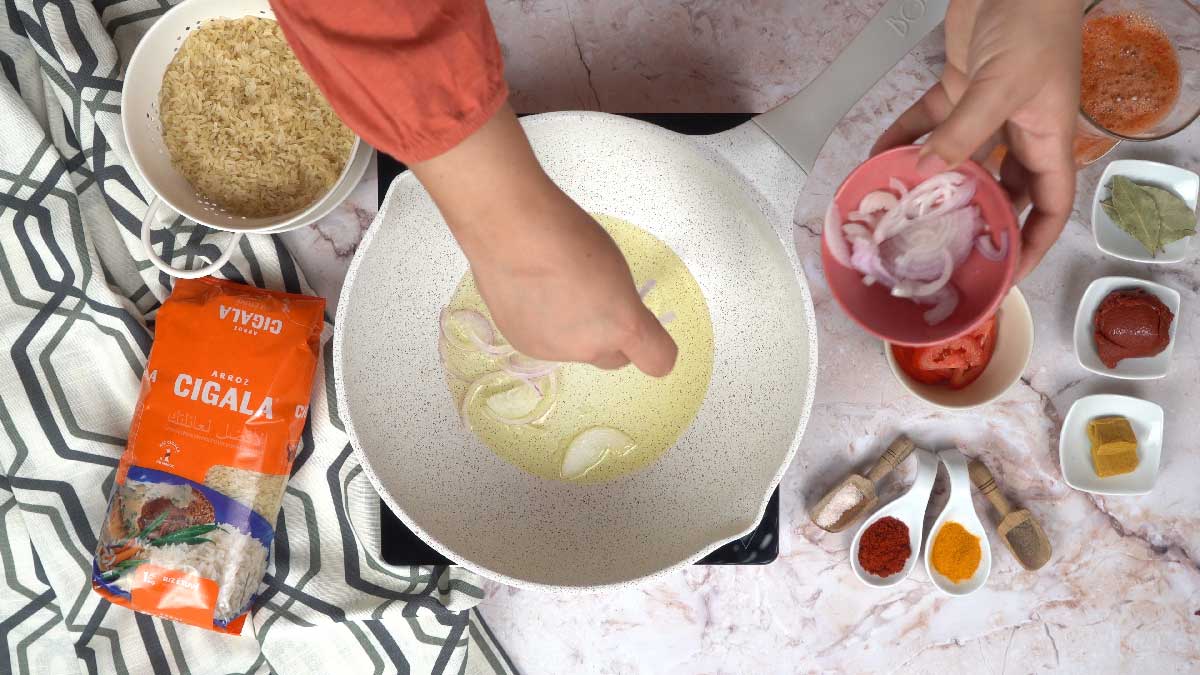 jollof rice: Préparer la base à cuire