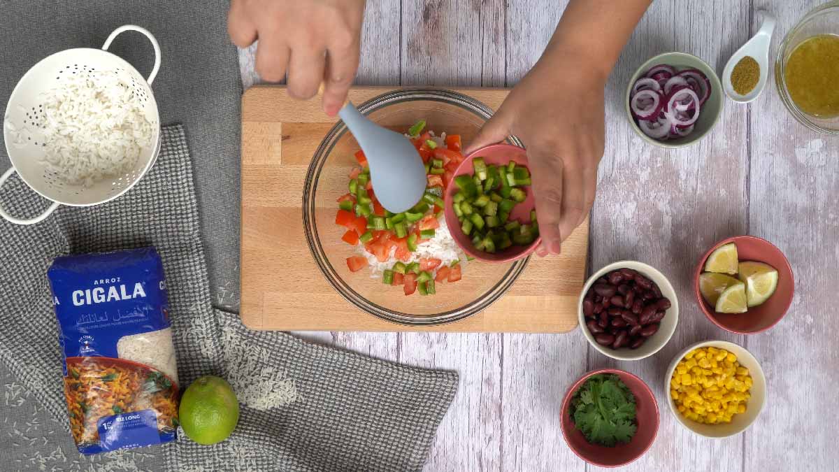 salade mexicaine au riz: Ajout des Ingrédients