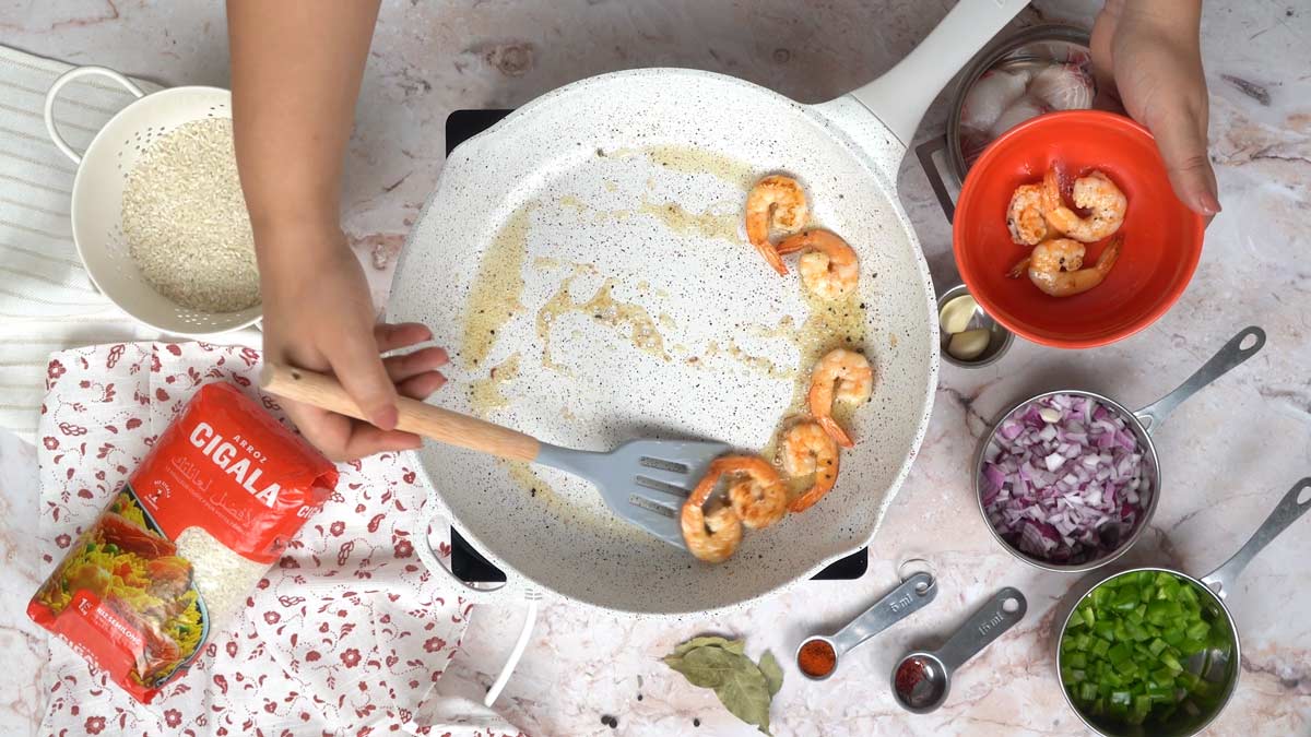 riz à l espagnole: Cuisson des crevettes