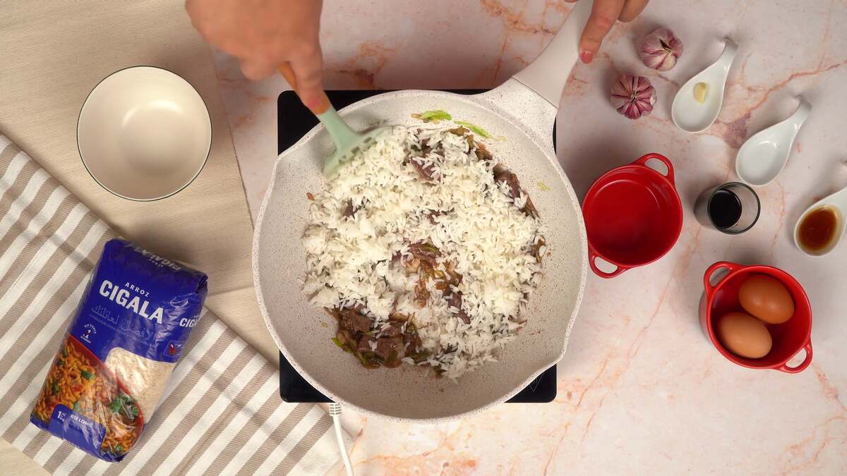 Ajout du riz Arroz Cigala long à la viande 