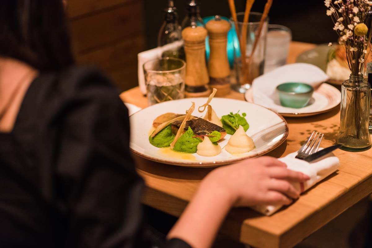 Un dîner gastronomique élégant